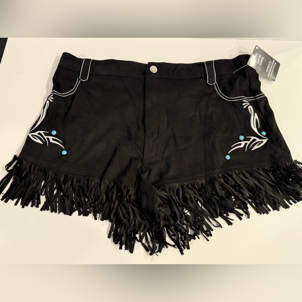 Black Fringe Vest and Shorts Set with Embroidery - Picture 6 of 6